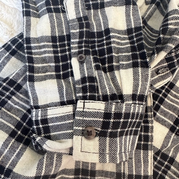 Rustic Ridge flannel. Size Medium. - Picture 5 of 6